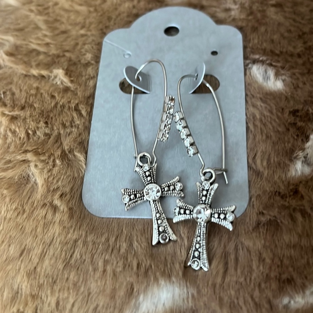 Cross earing